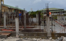 Légère progression des emplois salariés en novembre 2015