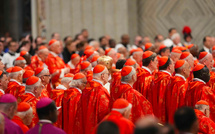 Vatican: les cardinaux réunis pour une ultime prière avant d'entrer en conclave