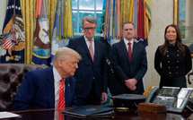 Trump conclut avec Londres la première trêve de sa guerre commerciale mondiale