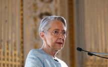 Ecrans: Borne annonce un "droit à la déconnexion" pour les ENT et Pronote