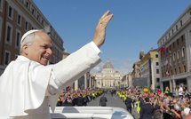 Léon XIV débute son pontificat en critiquant les excès du capitalisme