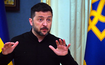 Ukraine: Zelensky accuse la Russie de "gagner du temps" dans les discussions