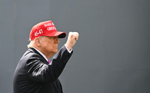 Trump et von der Leyen annoncent une prolongation de la pause dans les droits de douane pour l'UE