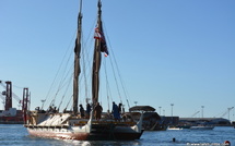 Hōkūle'a et Hikianalia au Fenua en juin 2025