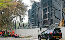 Inde: des familles assistent aux obsèques des victimes du Boeing 787 d'Air India