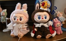 De Pékin à Rihanna, les poupées Labubu mascottes du soft power chinois