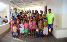 Nicole Sanquer à la rencontre des élèves et des enseignants de l'école de Taenga