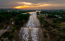 Plus de 80 morts dans les inondations au Texas, l'espoir de retrouver des survivants s'amenuise