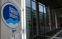 Eaux en bouteille: perquisitions chez Nestlé en France