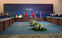 Russes et Ukrainiens s'accordent sur un échange de prisonniers et constatent l'"éloignement" de leurs positions