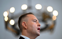 Investi président, le conservateur Karol Nawrocki veut éviter "le déclin" de la Pologne