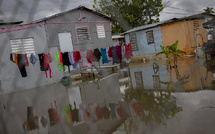 L'ouragan Erin progresse dans les Caraïbes, menace la côte est américaine