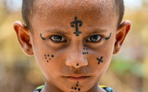 Au Pakistan, les tatouages hindous s'effacent des visages des femmes