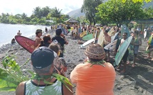 ​Dernier hommage des surfeurs à Raiponi Pua