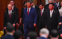 La Chine est "inarrêtable", dit le président Xi devant Poutine et Kim