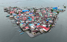 Aux Philippines, le calvaire quotidien des habitants d'une île aux prises à la montée des eaux
