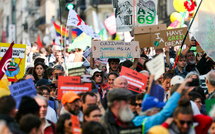 Plusieurs milliers de manifestants en France en faveur du climat et de la justice sociale