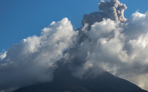Indonésie: nouvelle éruption d'un volcan à Florès, niveau d'alerte maximum