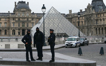 Huit bijoux "inestimables" dérobés au Louvre, quatre malfaiteurs recherchés