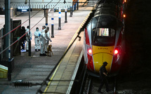 Angleterre : le suspect de l'attaque au couteau dans un train inculpé de tentatives de meurtre