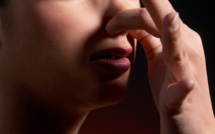 Péter chez autrui, est-ce un délit?