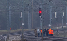 Deux Ukrainiens au service de Moscou soupçonnés du sabotage d'une voie ferrée en Pologne