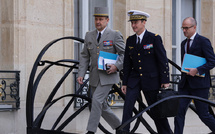 Les autorités françaises tentent de préparer les esprits à la guerre