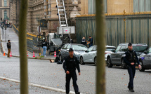 Casse du Louvre: quatre nouvelles interpellations, les bijoux toujours introuvables