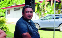 À la barre, le père Noël Ato dans le déni