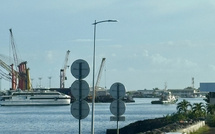 L'Aremiti 6 remorqué jusqu'au port après une panne électrique