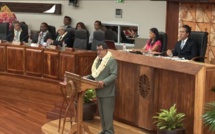 Devant l'assemblée, Fritch fustige Flosse sans jamais le nommer