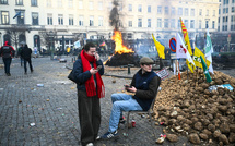 Les agriculteurs tonnent contre le Mercosur, échauffourées devant le Parlement européen