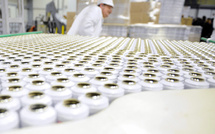 Vêtements, cosmétiques... L'interdiction des "polluants éternels" dans certains produits entre en vigueur jeudi