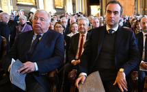 Législatives anticipées: la classe politique condamne un "chantage" et réclame le 49.3