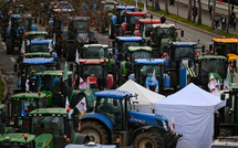 Face aux tracteurs de la FNSEA à Paris, Lecornu annonce une "loi d'urgence agricole"
