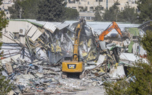 Des bulldozers israéliens démolissent des bâtiments au siège de l'Unrwa à Jérusalem-Est