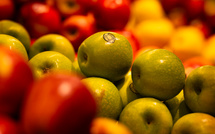 Des ONG alertent sur les cocktails de pesticides dans les pommes en Europe