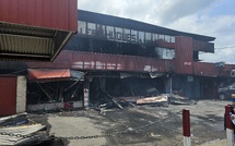 Une maison et une quincaillerie détruits par le feu