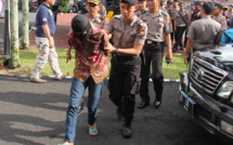 Viol collectif et meurtre d'une adolescente en Indonésie: 10 ans de prison pour sept mineurs