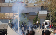 Au Pakistan et en Irak, des manifestants pro-Iran tentent de prendre d'assaut des batiments diplomatiques américains