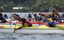 ​Va’a scolaire – Teva i Uta mène la Presqu’îlienne