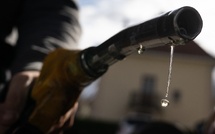 Moyen-Orient: le pétrole se replie face aux espoirs de désescalade