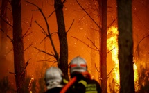 Plus de 325.000 réfugiés du feu en France et Espagne, le feu à 15 km de Bordeaux