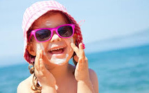 Eté et jeunes enfants : pensez aux lunettes, oubliez les bouées