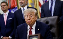 Trump menace de bombarder "fort" l'Iran après de premiers échanges de frappes en un mois