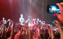 Insupportables ou incontournables? Les smartphones aux premières loges pendant les concerts