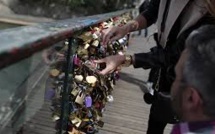 Paris lance une opération contre les "cadenas d'amour" sur ses ponts