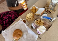 Vaisselle réutilisable : une règle loin d’être appliquée partout Vaisselle réutilisable : une règle loin d’être appliquée partout