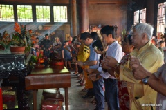 a-Les cérémonies du Nouvel an chinois ont commencé avec des offrandes d'encens