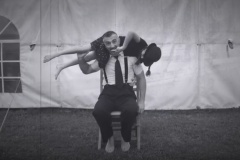 Mr Moustache et Girl.